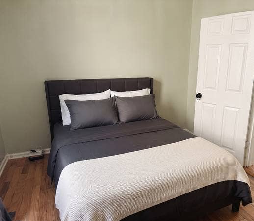 3BR Furnished Apt + 80" TV
