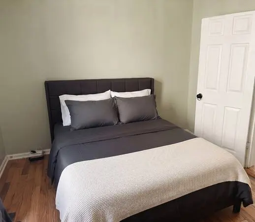 3BR Furnished Apt + 80" TV
