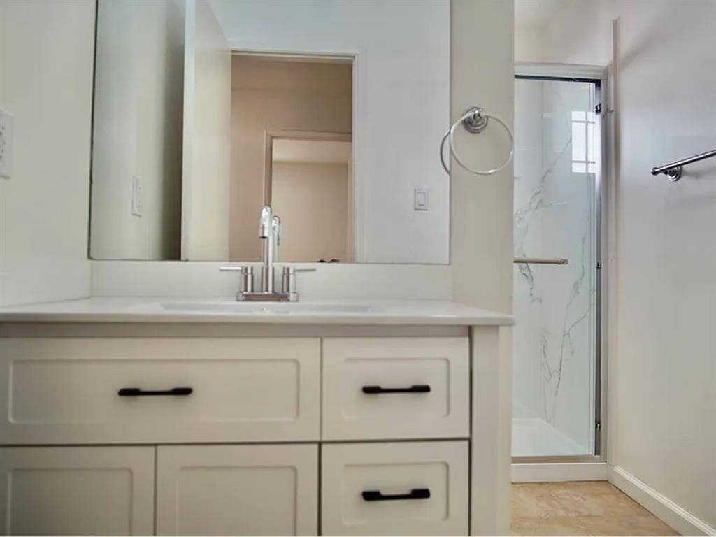 4 bedroom 2bathr00m house for rent