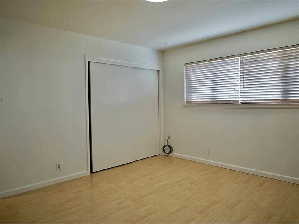 4 bedroom 2bathr00m house for rent