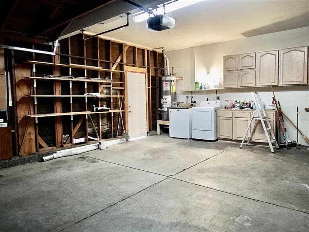 4 bedroom 2bathr00m house for rent