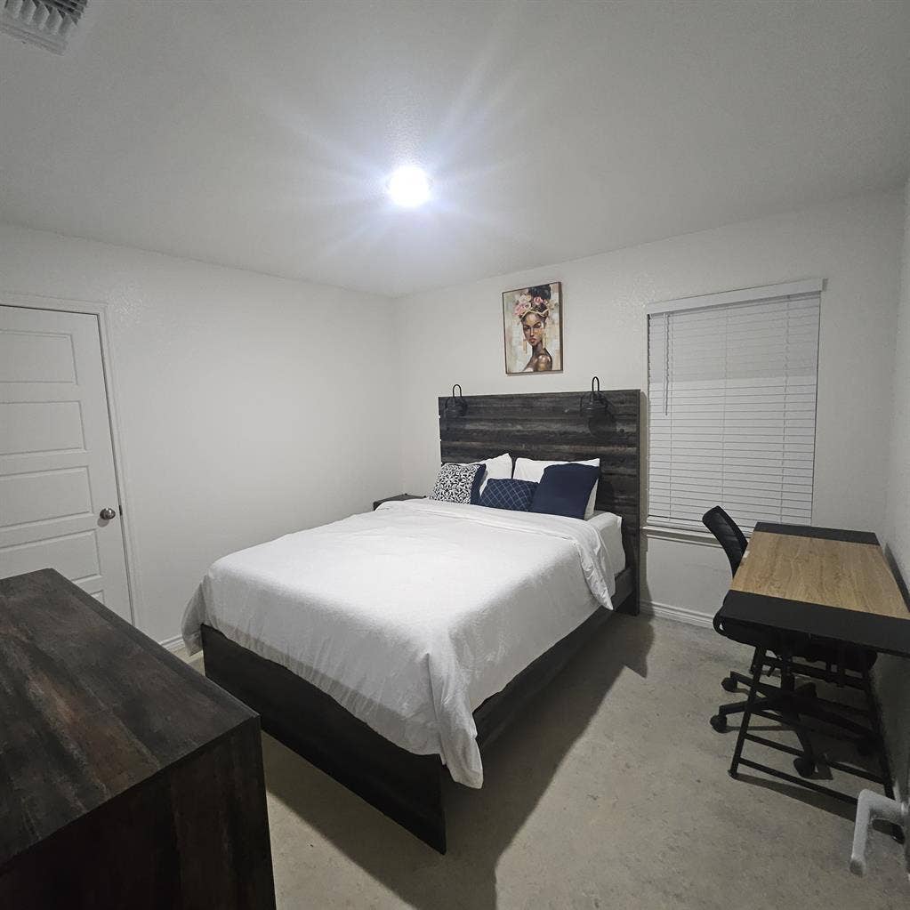 Private Master with En-Suite BR