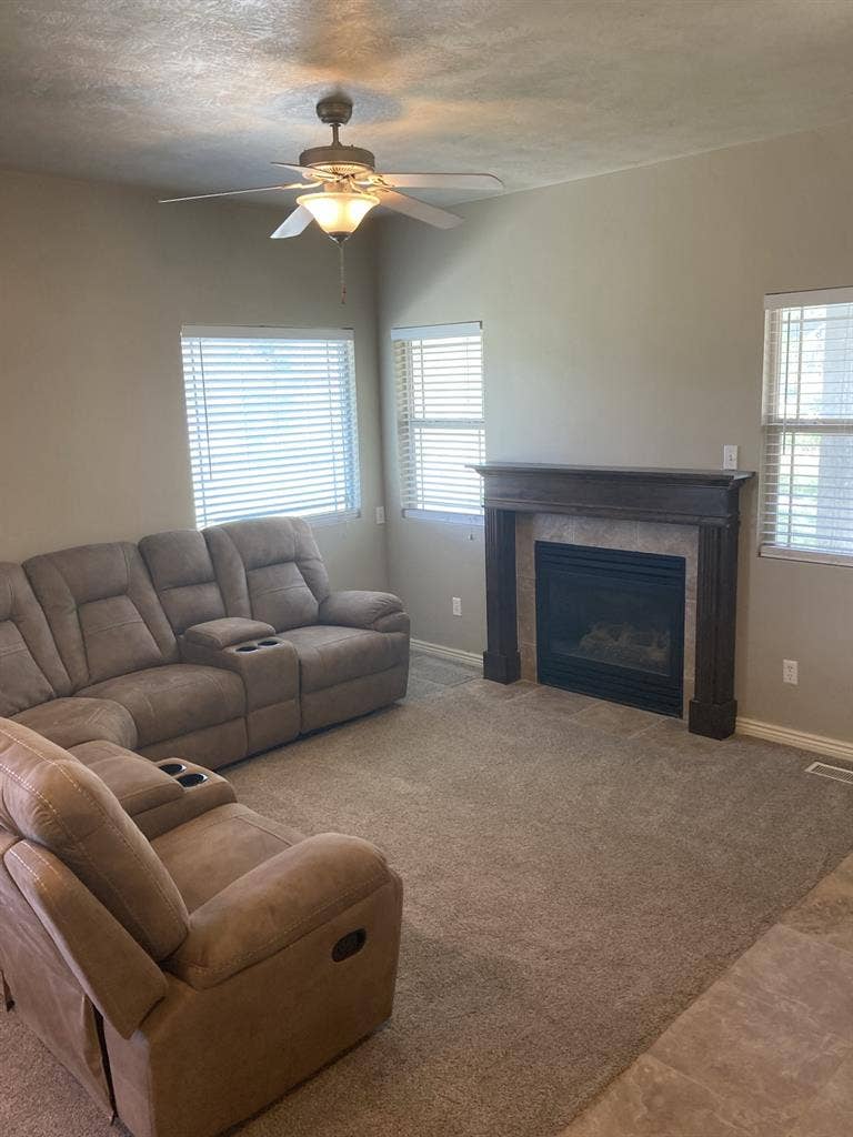 3bd 2.5ba Twin Home for Rent