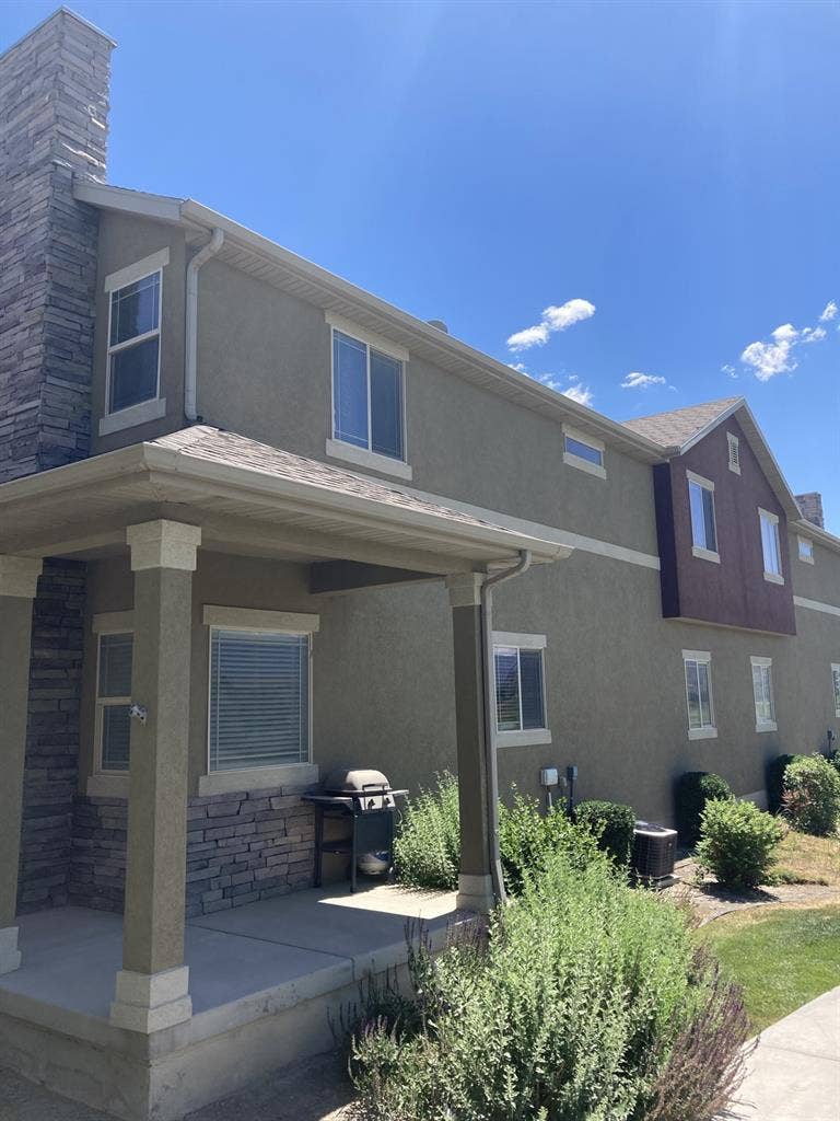 3bd 2.5ba Twin Home for Rent