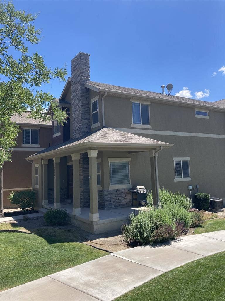 3bd 2.5ba Twin Home for Rent