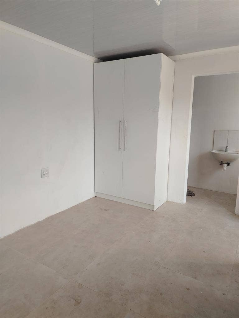 Semi Furnished Bachelor