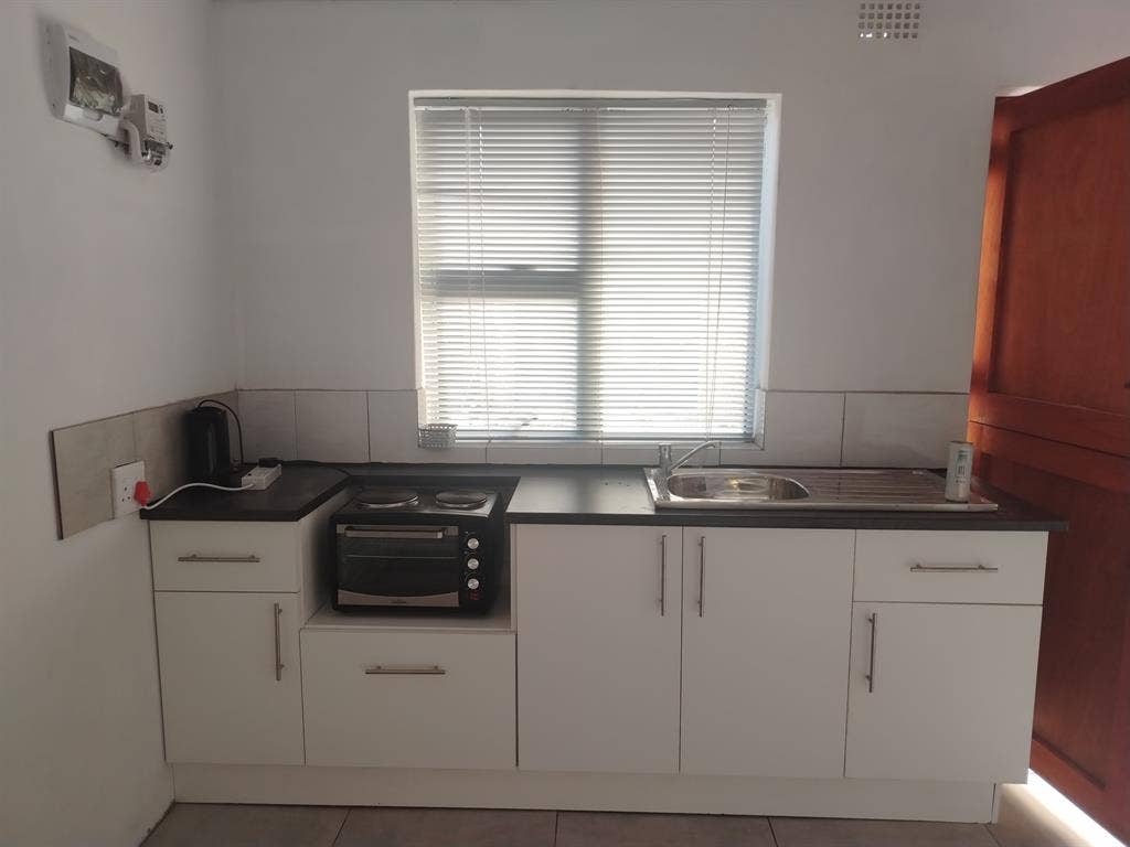 Semi Furnished Bachelor