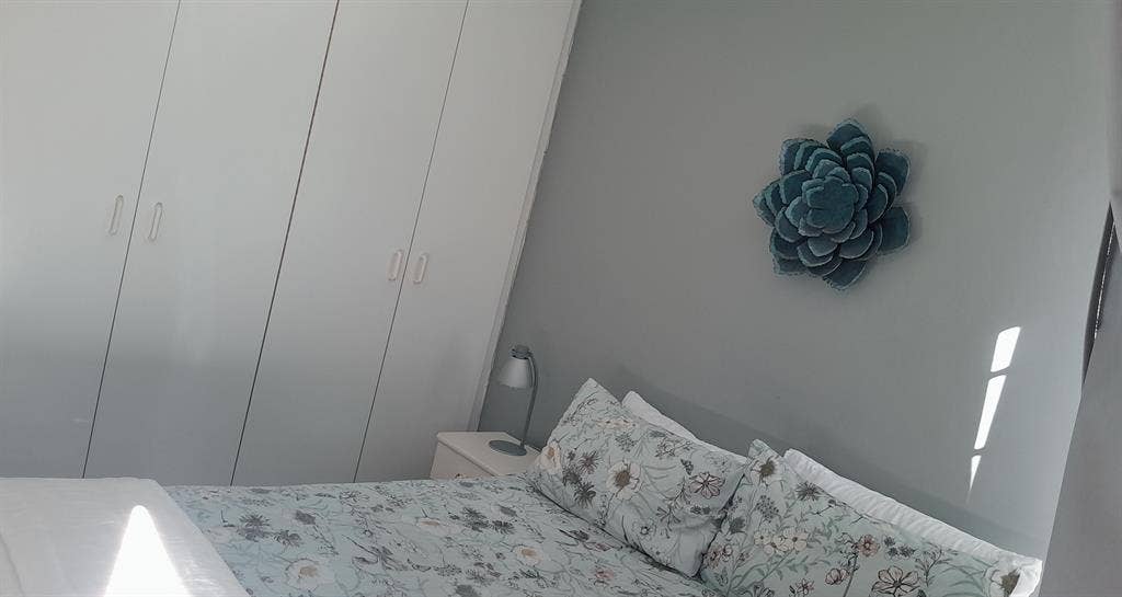 Room + private balcony