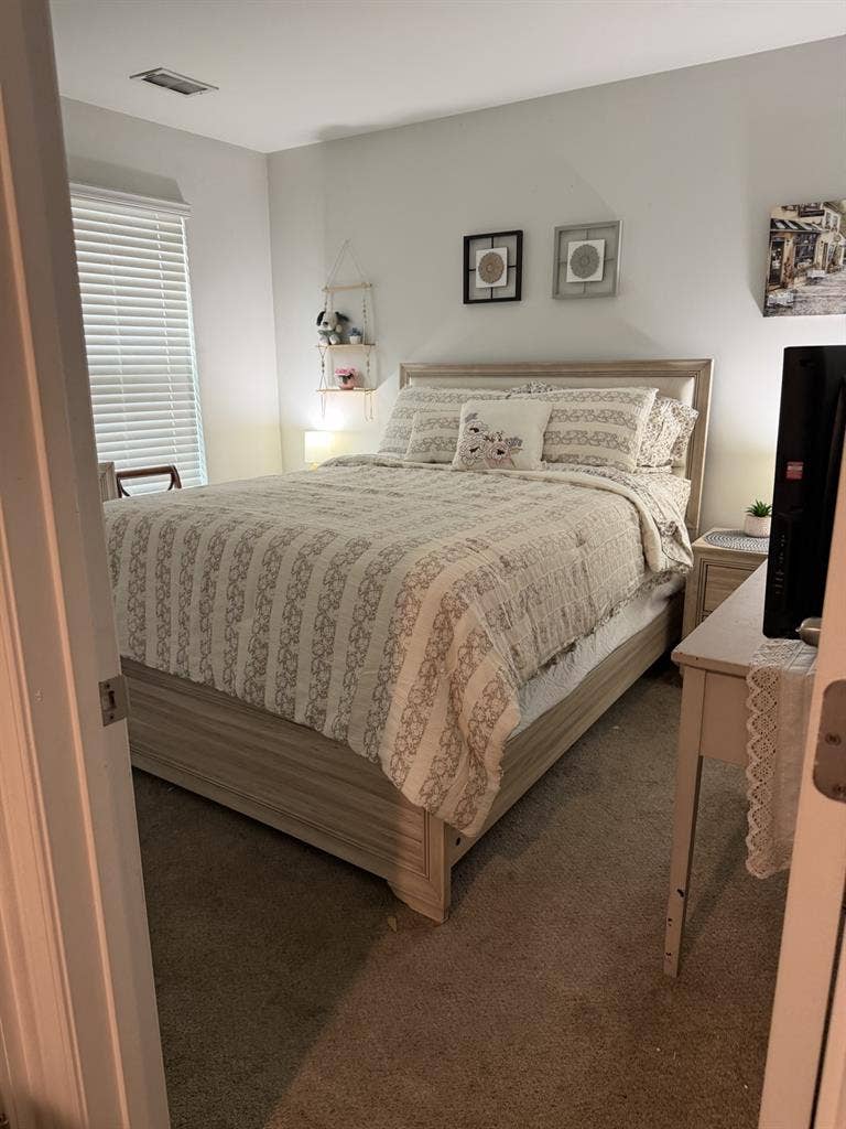Room for rent in a nice neighbor!