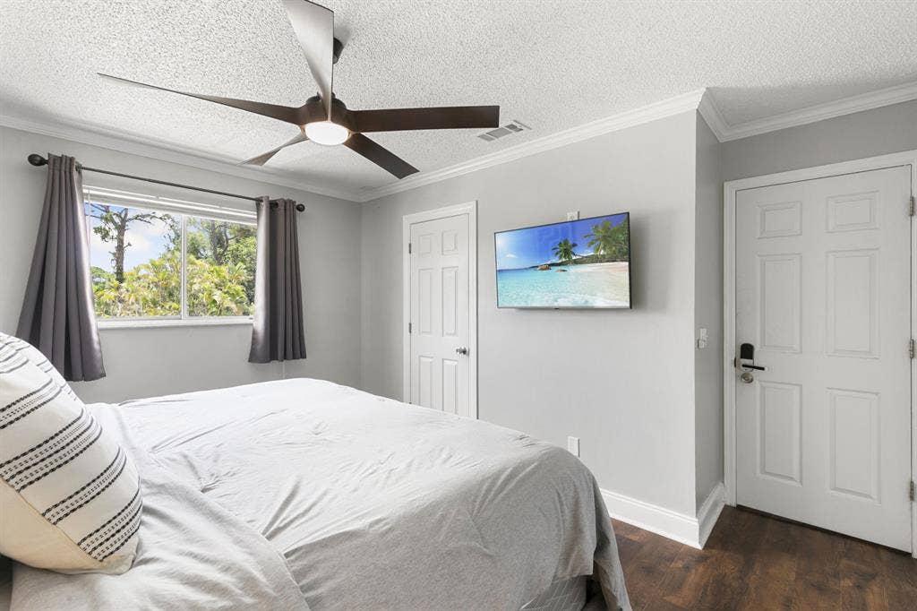 Private Entrance & Bathroom - King