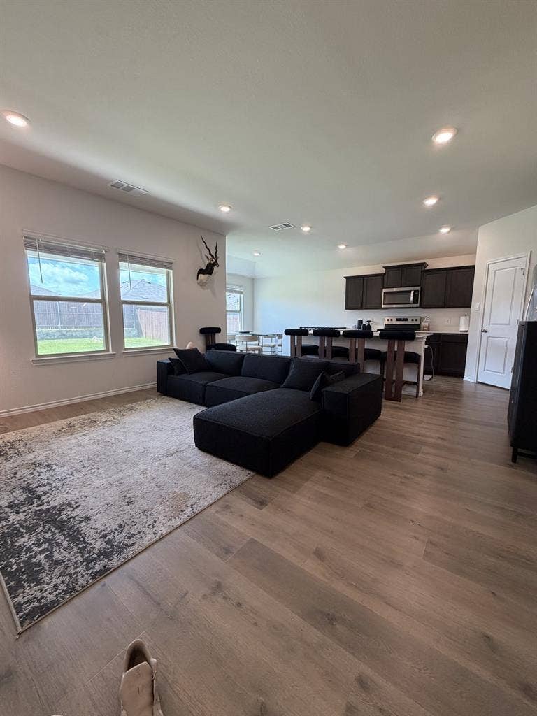 1600 sf, fully furnished, $750/ rm