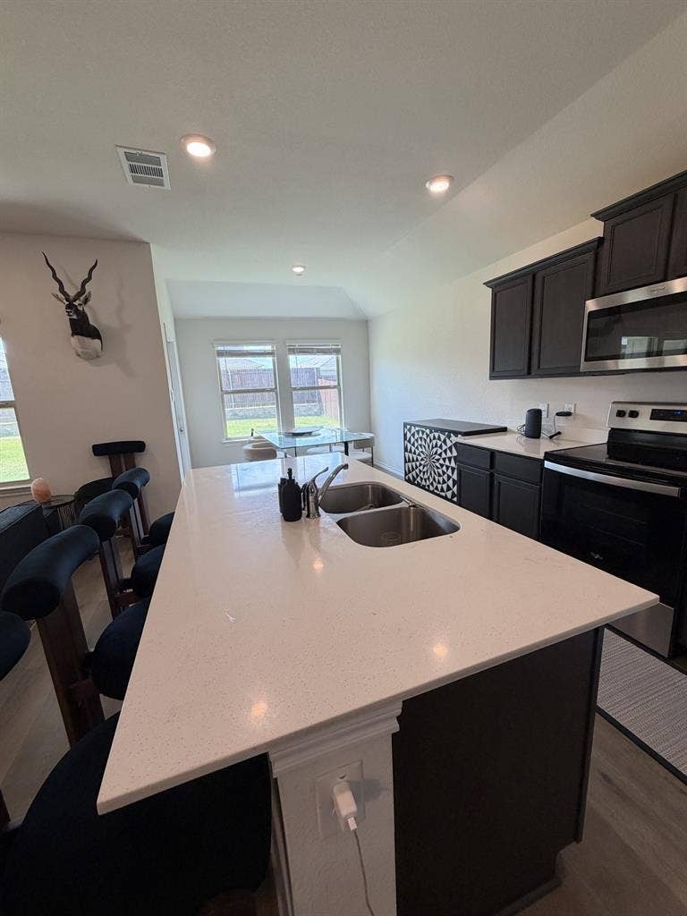 1600 sf, fully furnished, $750/ rm