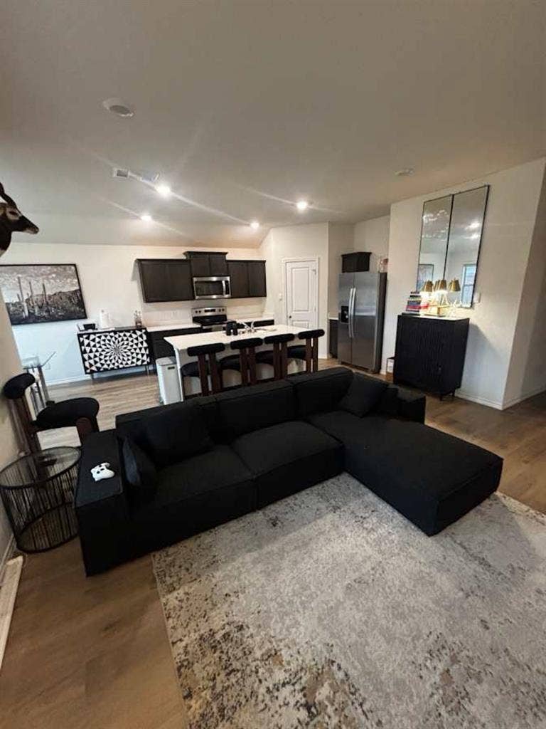 1600 sf, fully furnished, $750/ rm