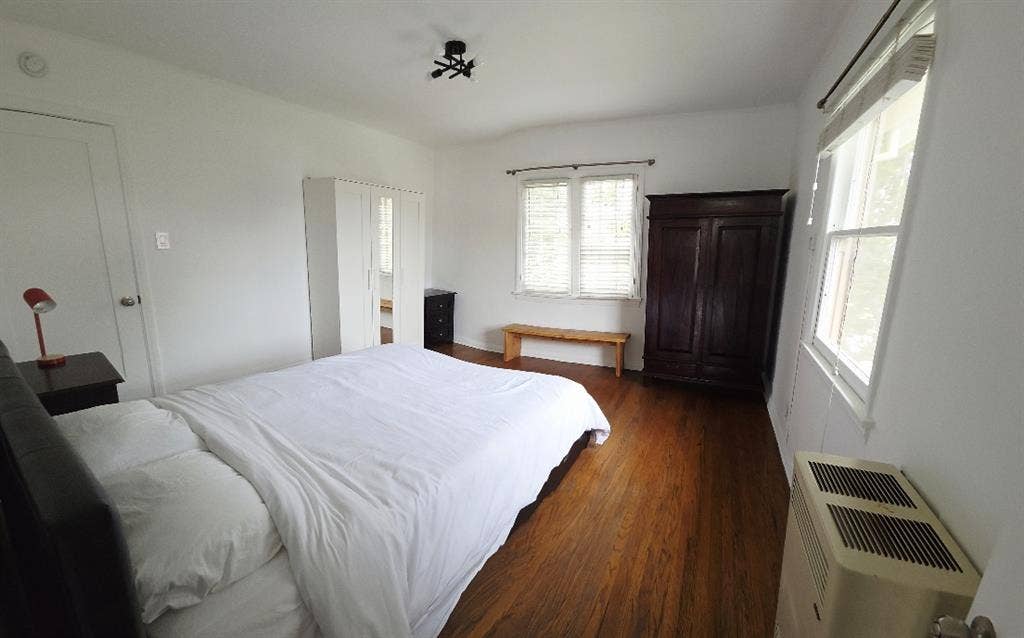 Beautiful 2 rooms 4 the price of 1