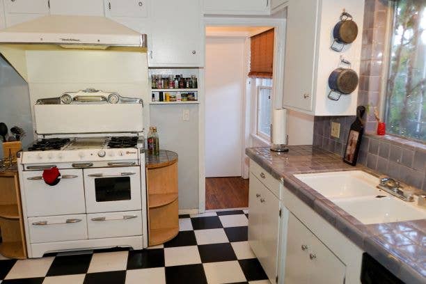 Beautiful 2 rooms 4 the price of 1