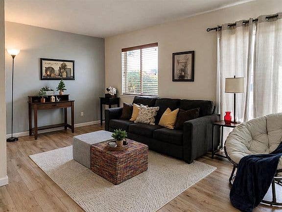 2 rooms available at 206 jason dr