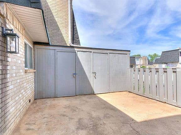 2 rooms available at 206 jason dr
