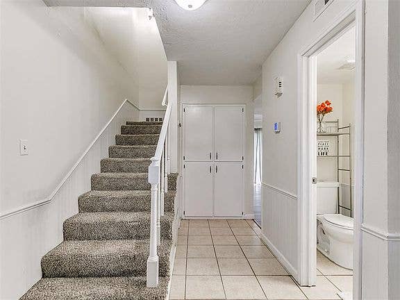 2 rooms available at 206 jason dr