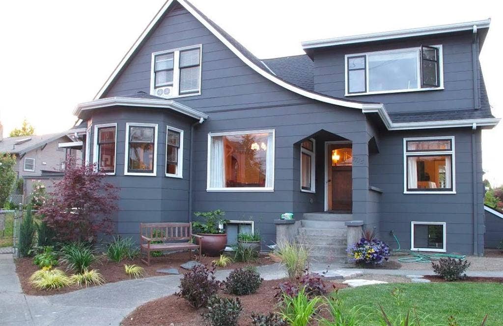 Room available in Greenlake home!