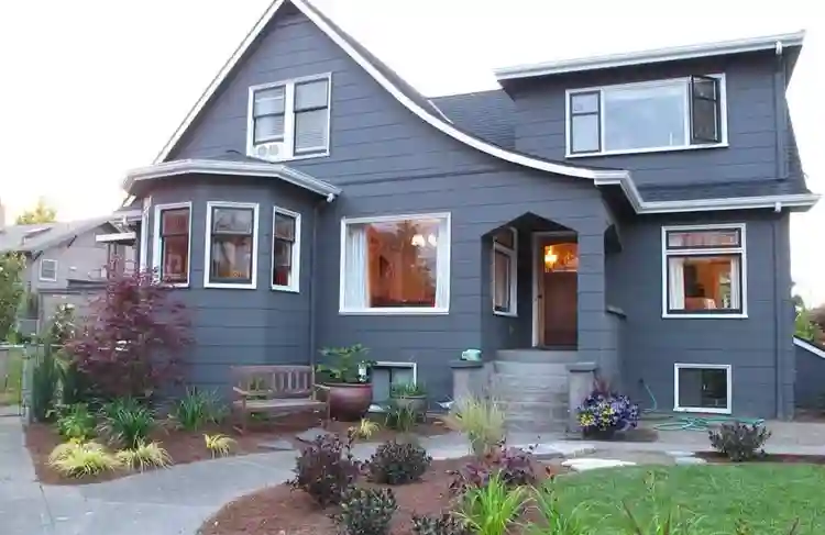 Room available in Greenlake home!
