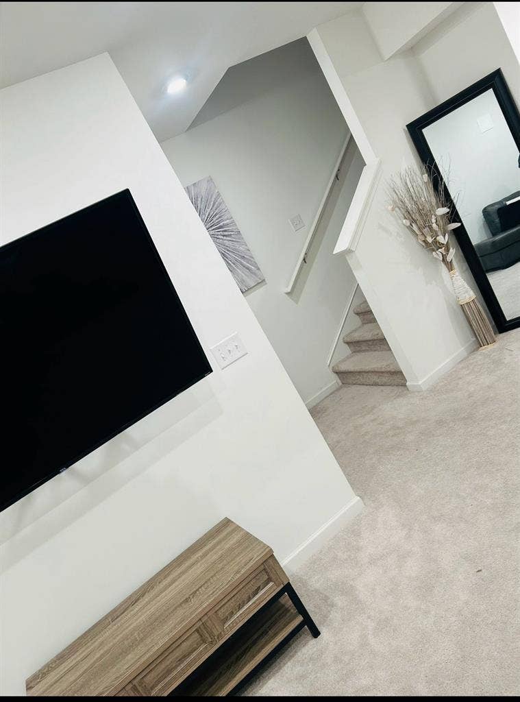 Has access to entire house
