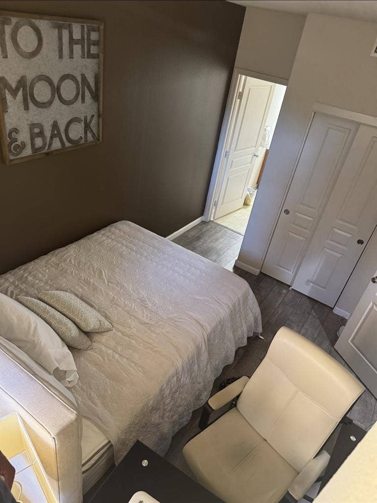 Private room & bathroom suite