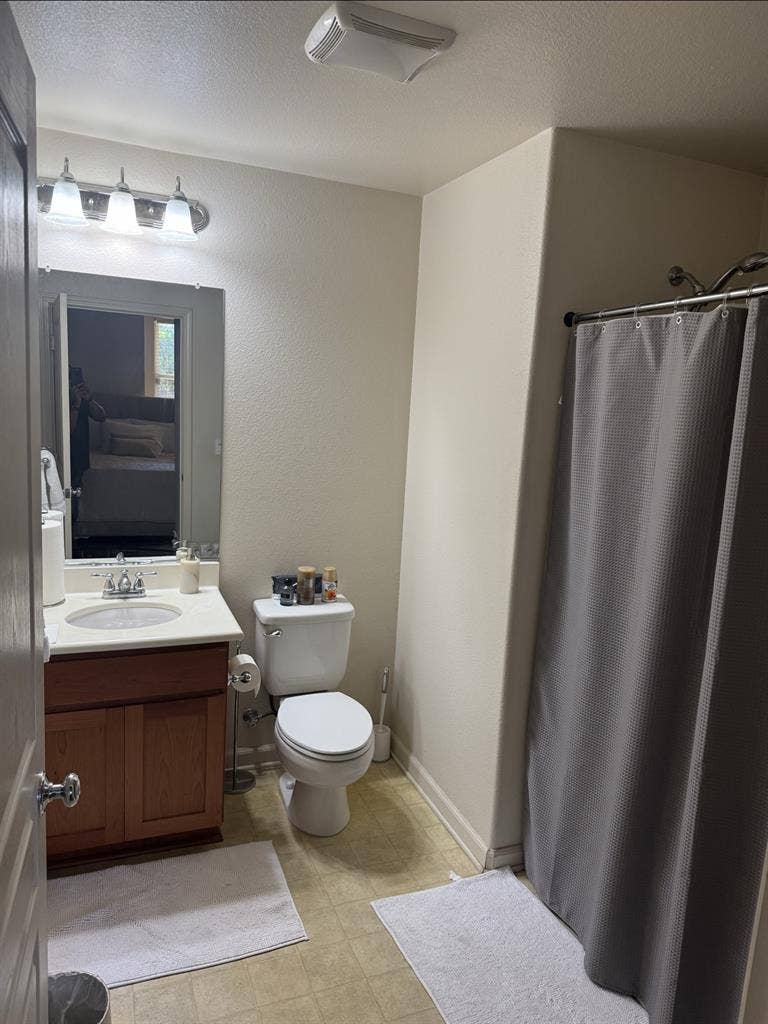Private room & bathroom suite