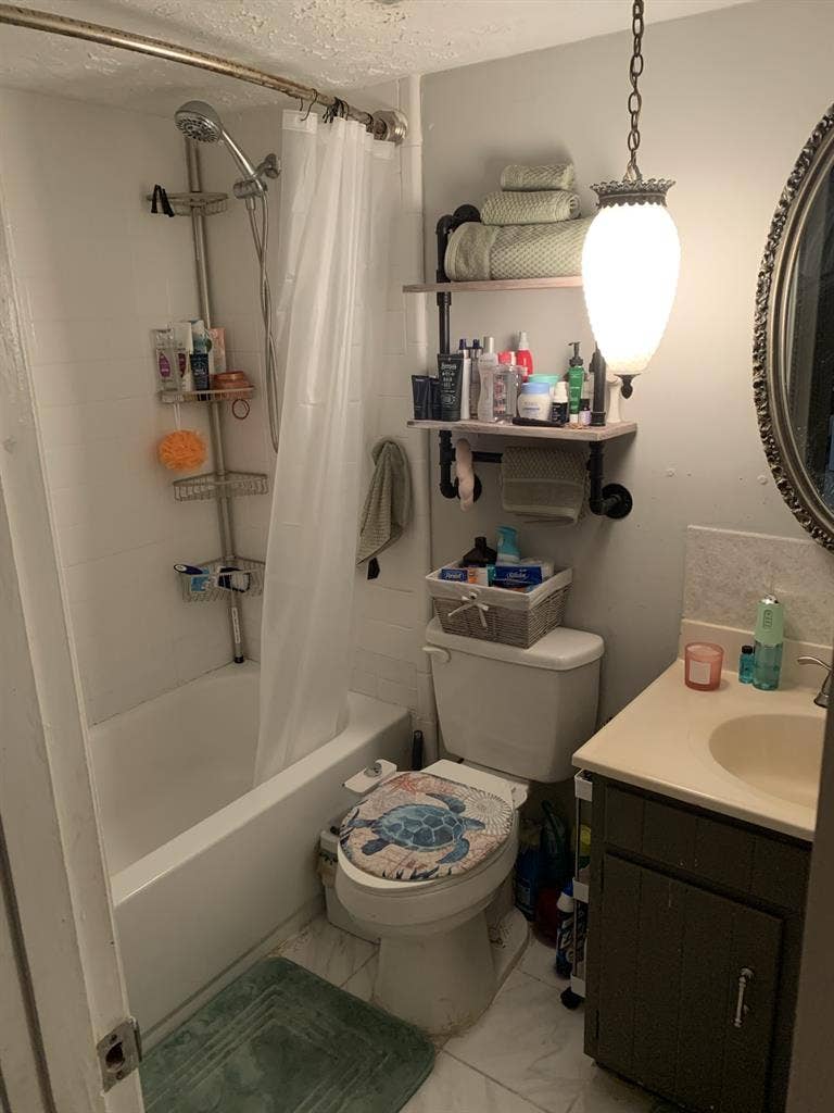 Master Bedroom For Rent!