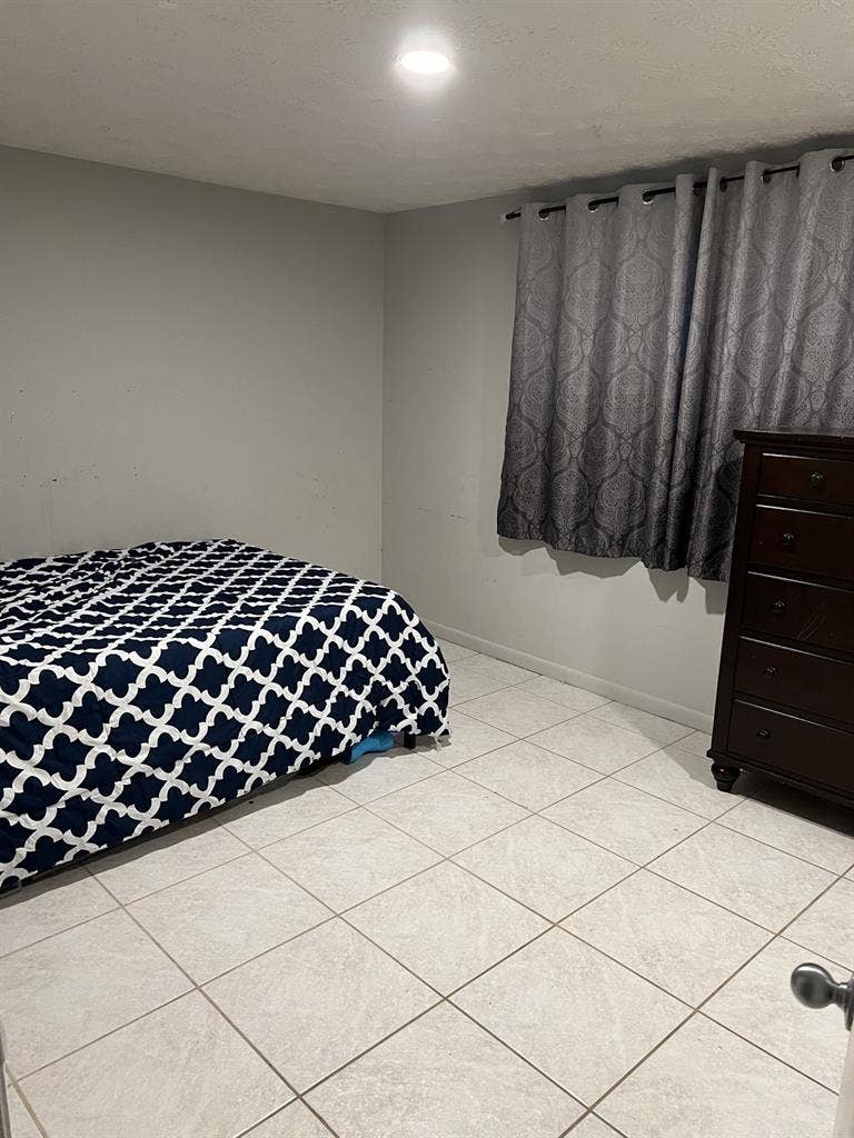 Master Bedroom For Rent!
