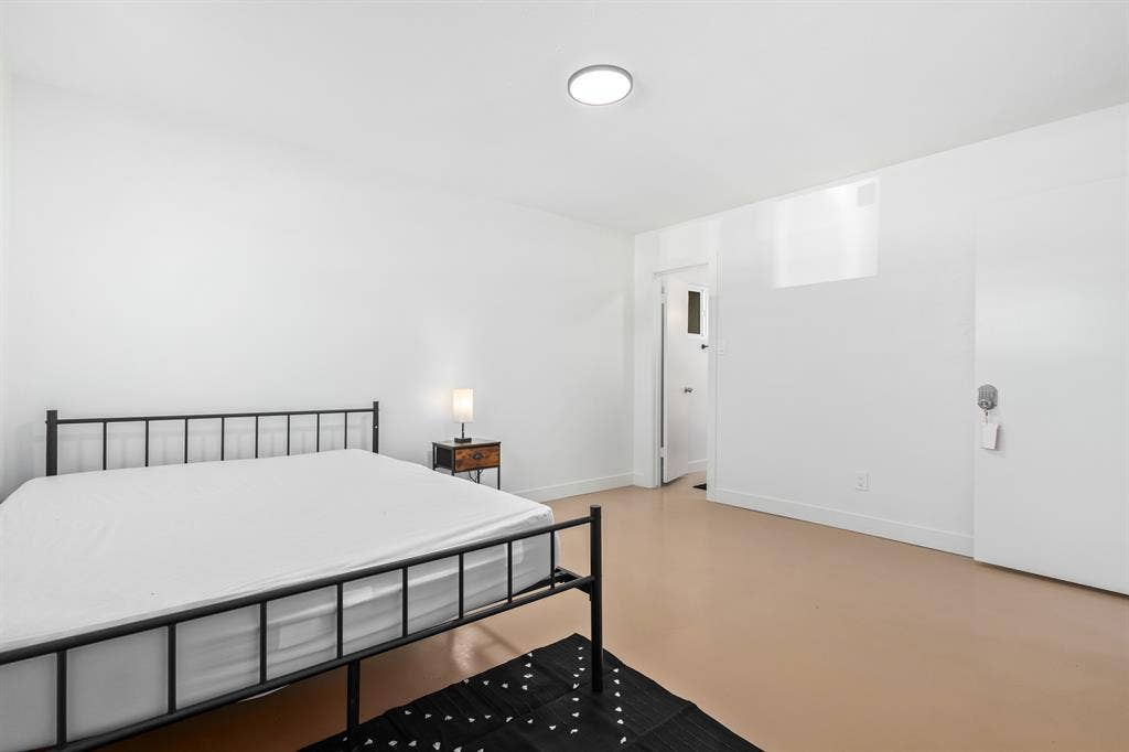 PRIVATE FURNISHED ROOM – $880/MONTH