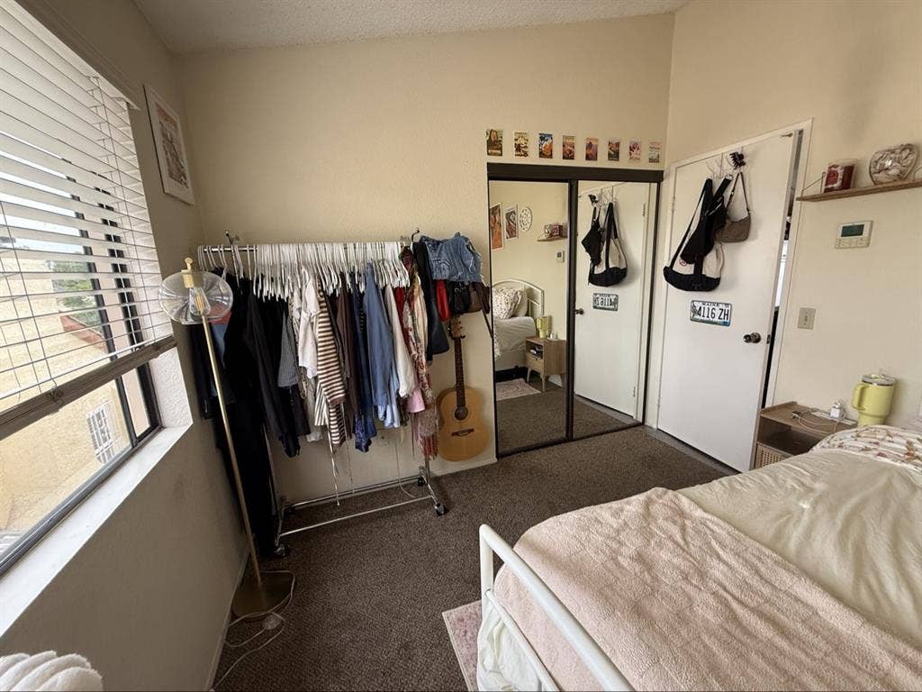Seeking one roommate in Kensington