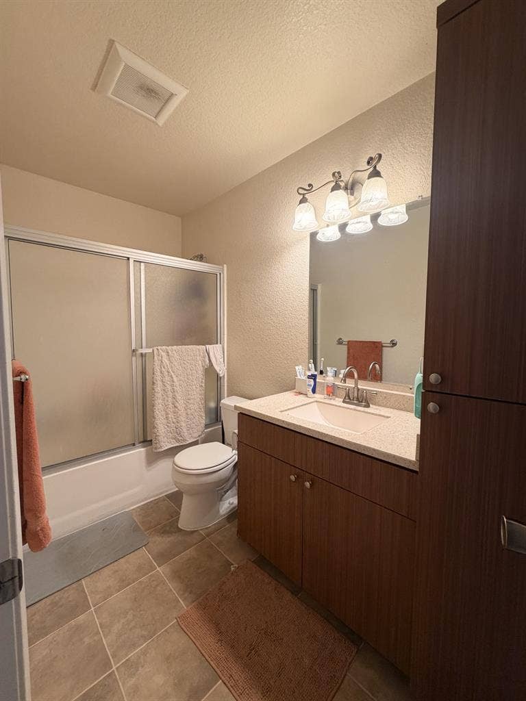 Seeking one roommate in Kensington