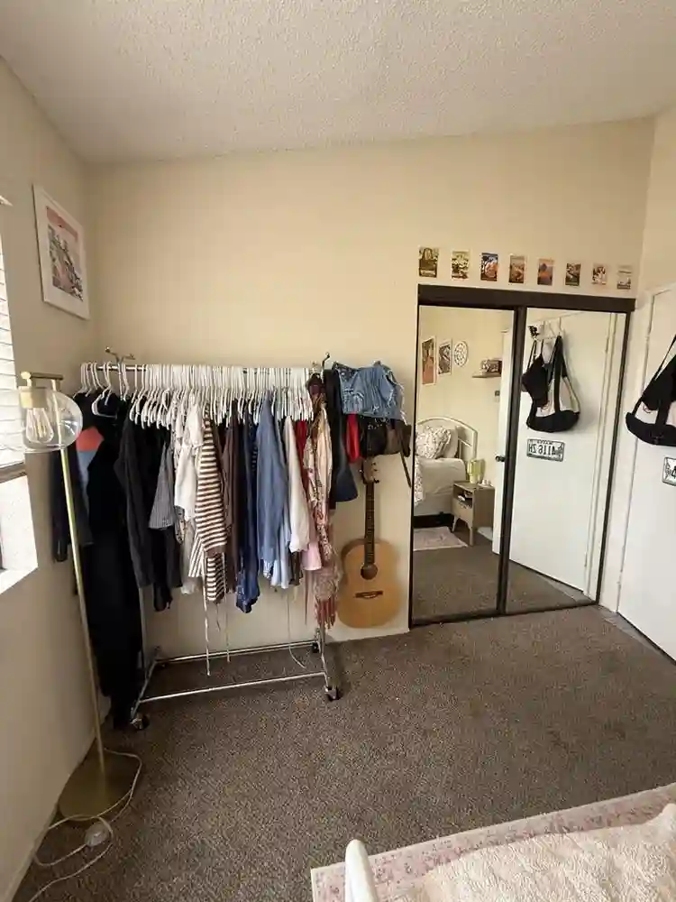Seeking one roommate in Kensington