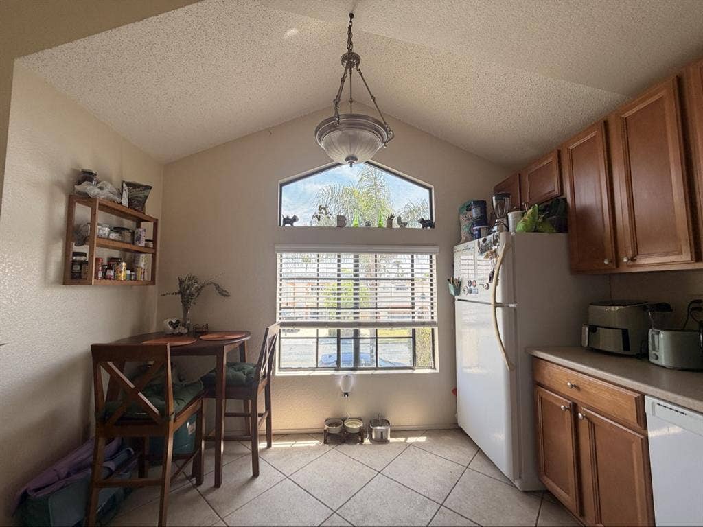 Seeking one roommate in Kensington