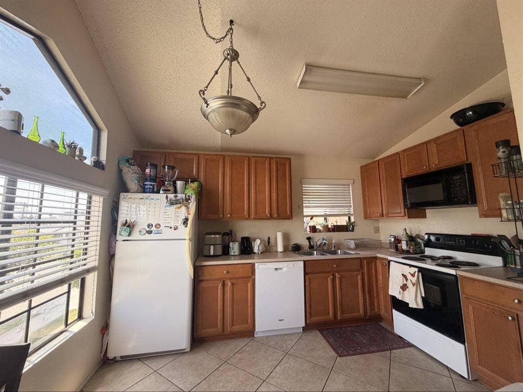 Seeking one roommate in Kensington