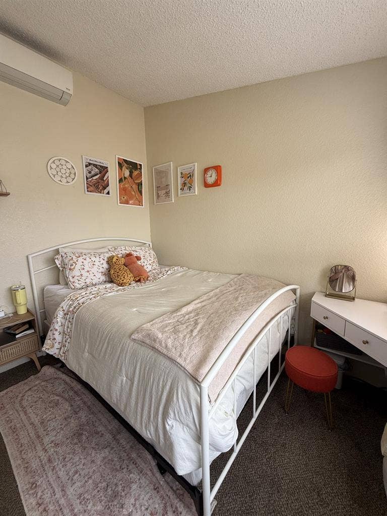 Seeking one roommate in Kensington