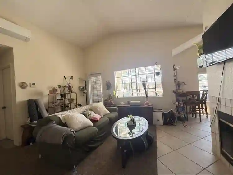 Seeking one roommate in Kensington
