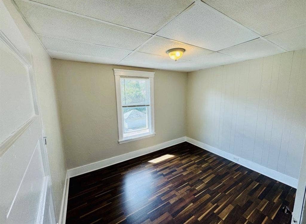 Need 2 roommates