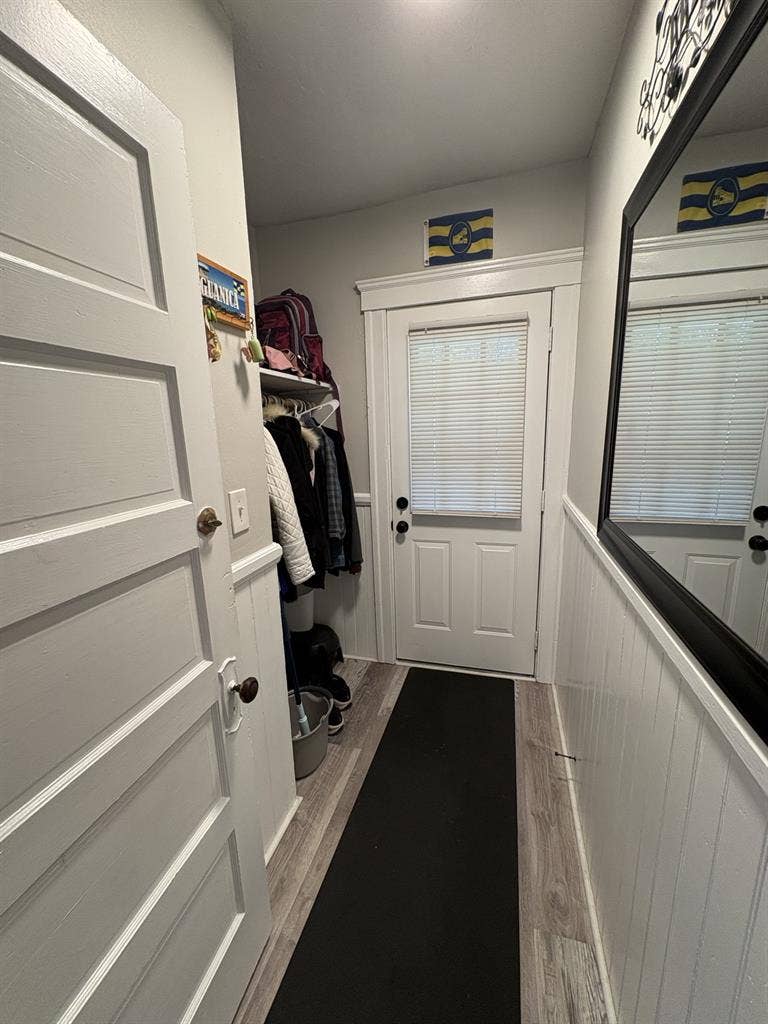 Need 2 roommates