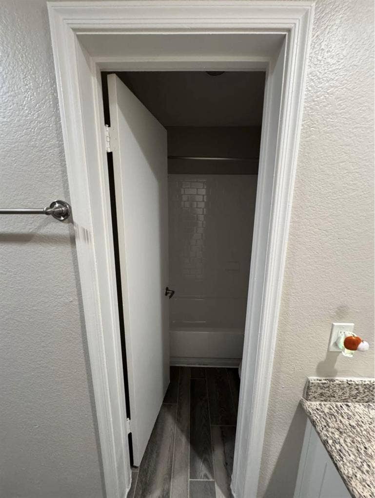 Female R private bed/ba scottsdale