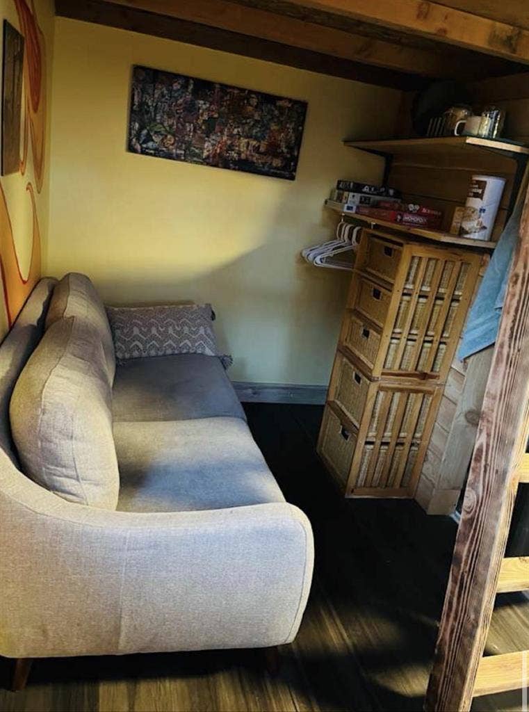 Cute quiet studio full furnished