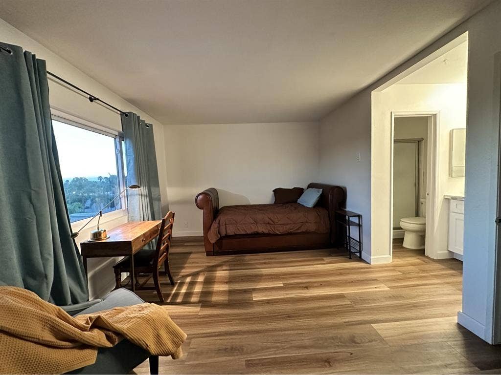 1 bedroom with en-suite.