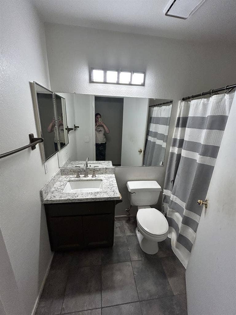 Bedroom w/ Bathroom in 4 bed home