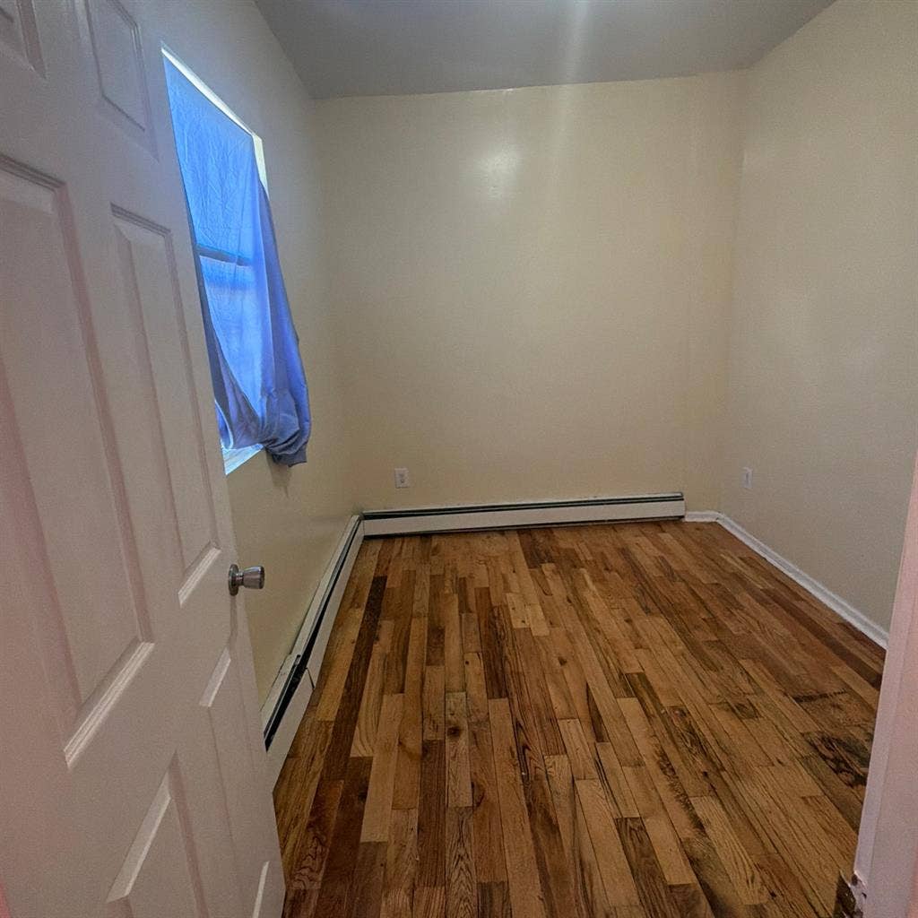 Private Room Available Immediately