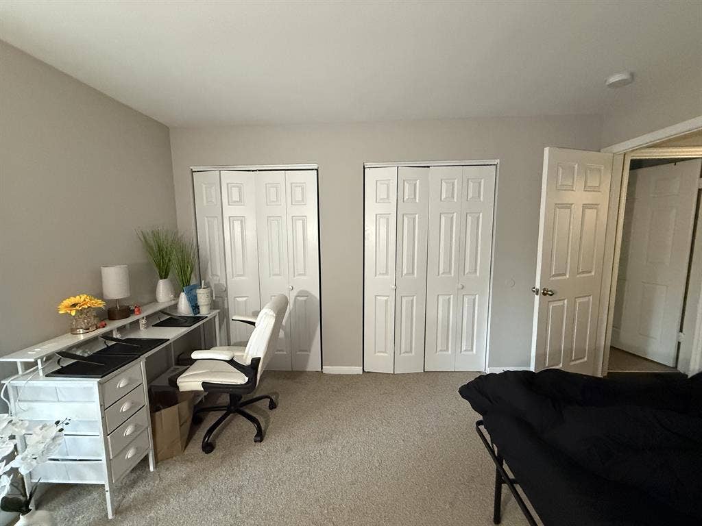 A room in 2b2b apartment