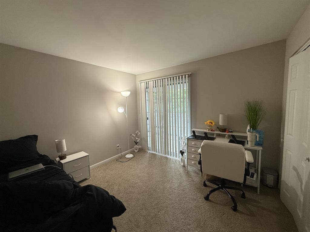 A room in 2b2b apartment