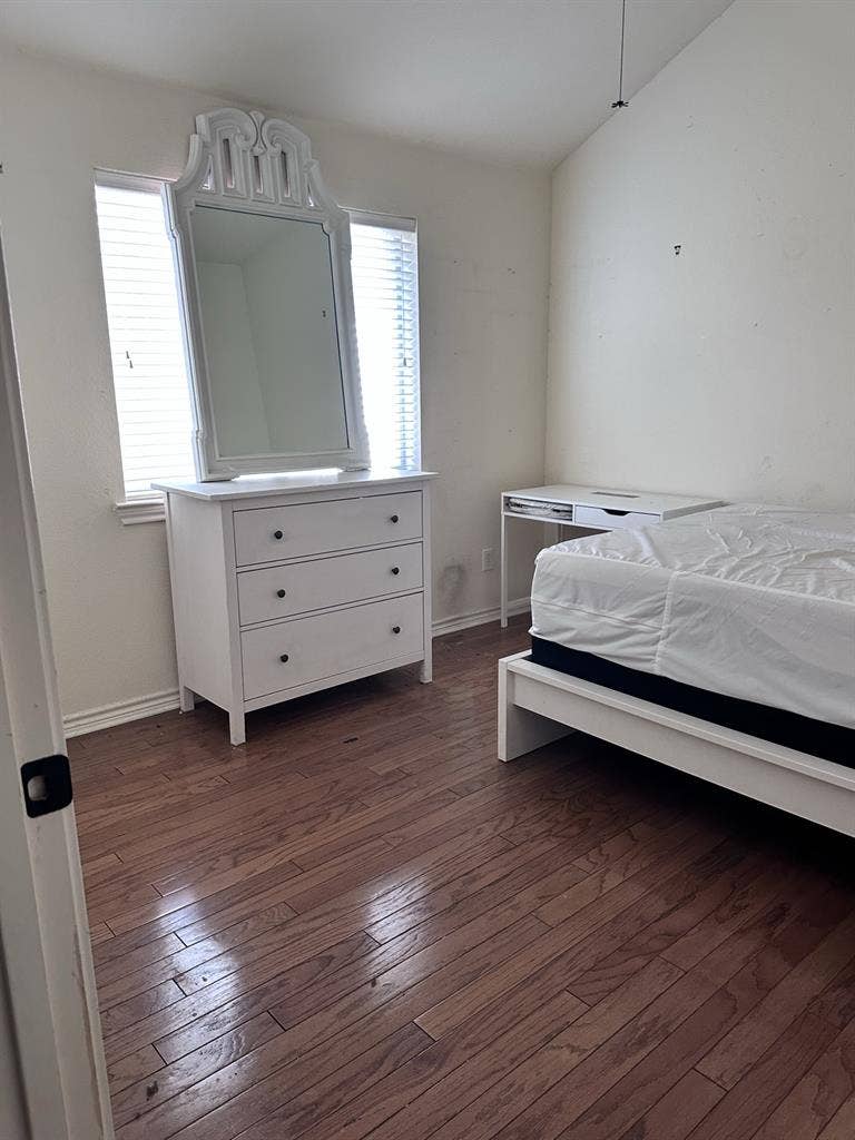 One room for rent