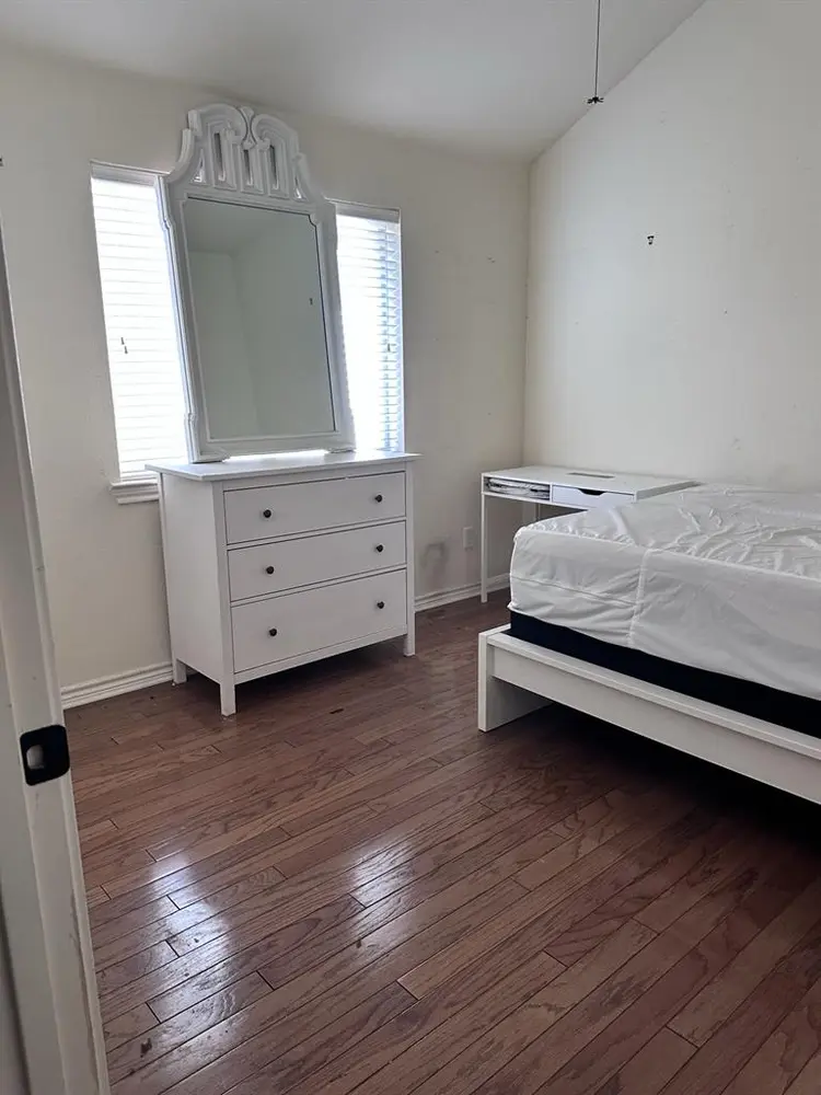 One room for rent