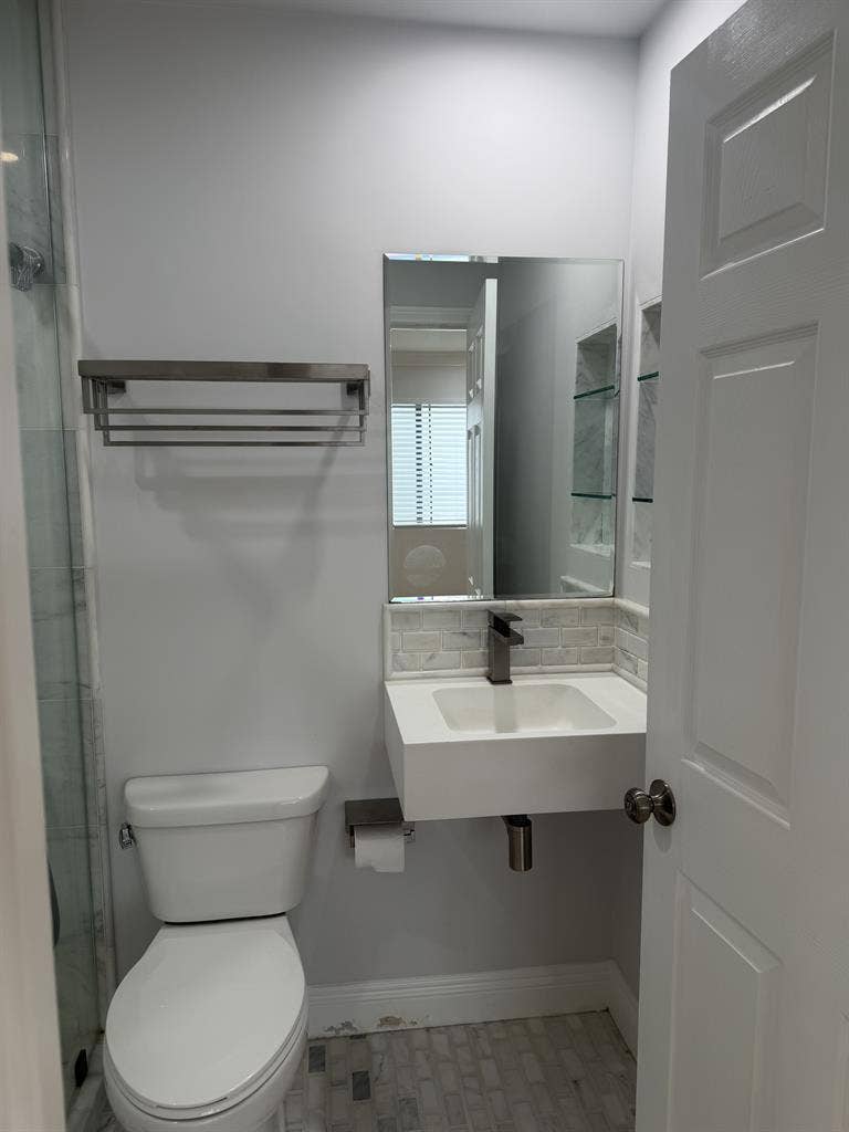 Desirable room w/private bath 90025
