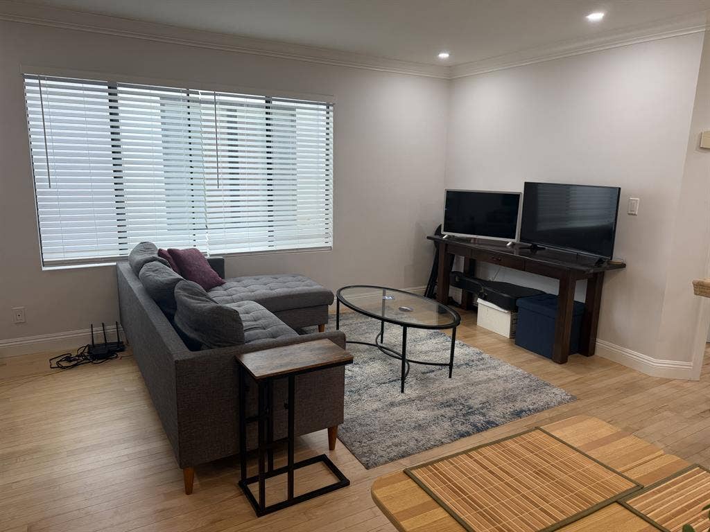 Desirable room w/private bath 90025